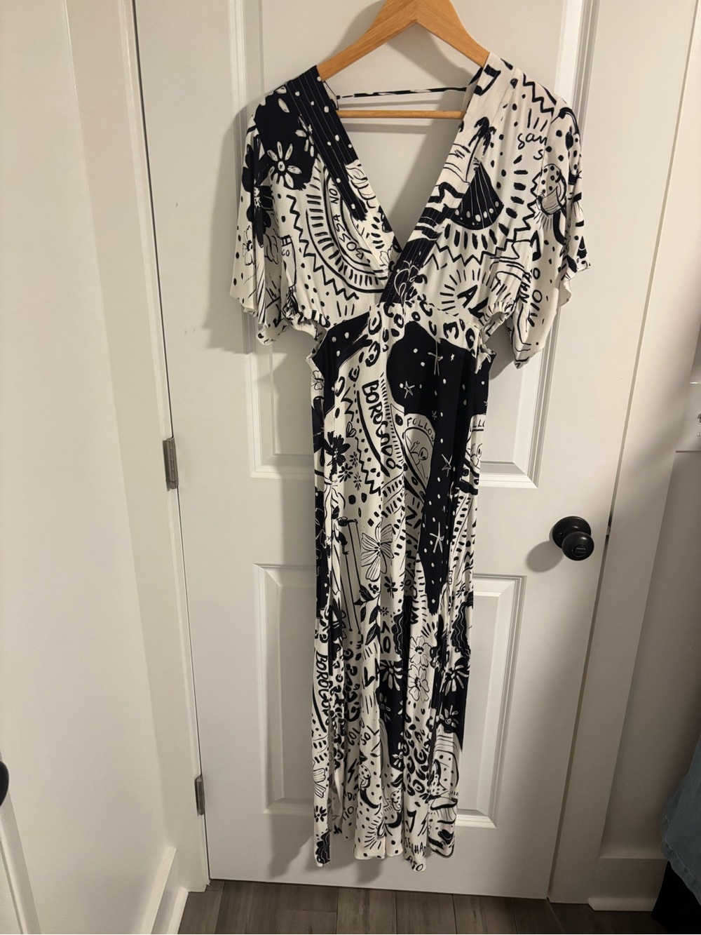 FARM RIO Black & White Tropical Vacation Resort V-Neck Maxi Dress Size Medium - Picture 2 of 10